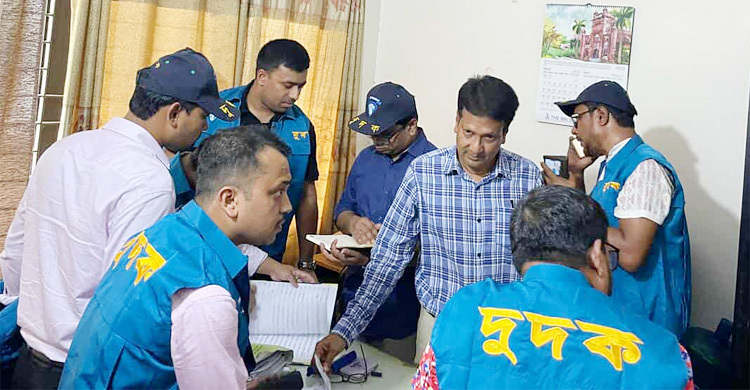 ঘুস গ্রহণকালে গ্রেফতার ঢাকা উত্তর সিটির ওয়ার্ড সচিব